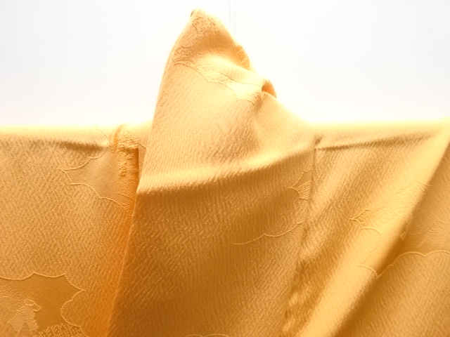  雲取りに平安人物模様織出し一ツ紋色無地着物